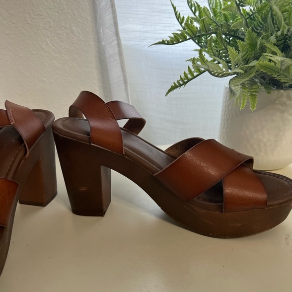 Platform Sandals - Picture 3 of 6